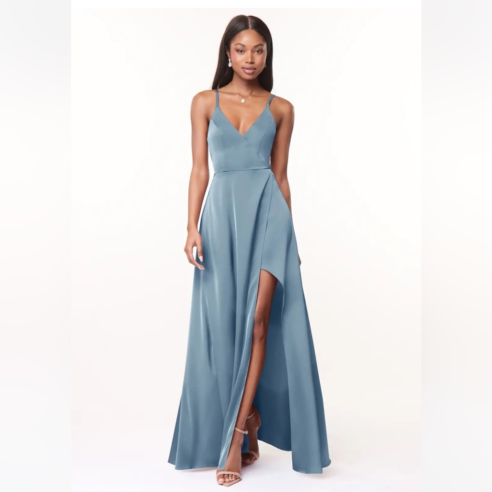 AZAZIE MAKSIM Stretch
Dusty Blue A-Line V-Neck Stretch Satin Dress